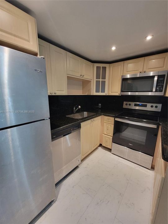 В аренду: $2,300 (2 спален, 2 ванн, 1036 Квадратных фут)