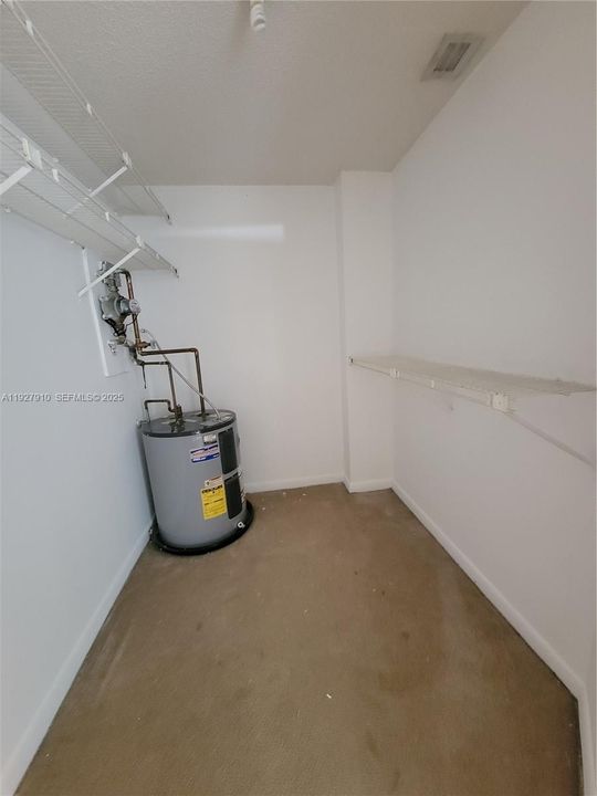 В аренду: $2,300 (2 спален, 2 ванн, 1036 Квадратных фут)