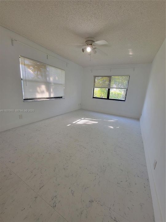 В аренду: $2,300 (2 спален, 2 ванн, 1036 Квадратных фут)