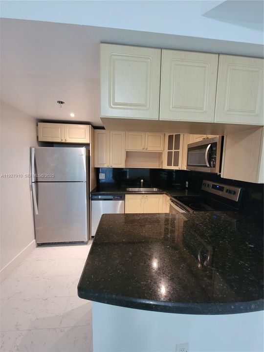 В аренду: $2,300 (2 спален, 2 ванн, 1036 Квадратных фут)