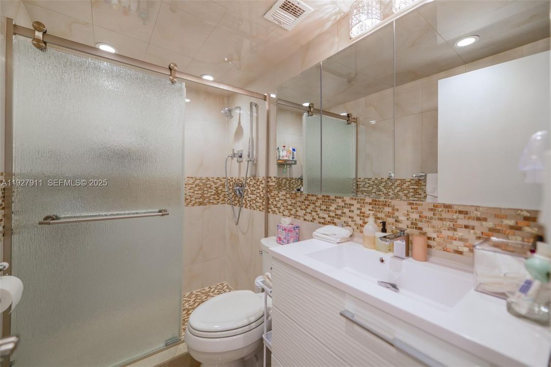 待售: $415,000 (1 贝兹, 1 浴室, 870 平方英尺)