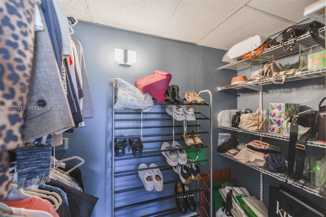 待售: $415,000 (1 贝兹, 1 浴室, 870 平方英尺)