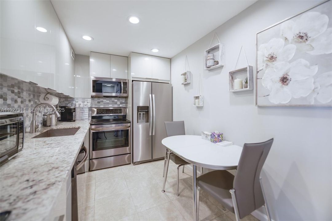 待售: $415,000 (1 贝兹, 1 浴室, 870 平方英尺)