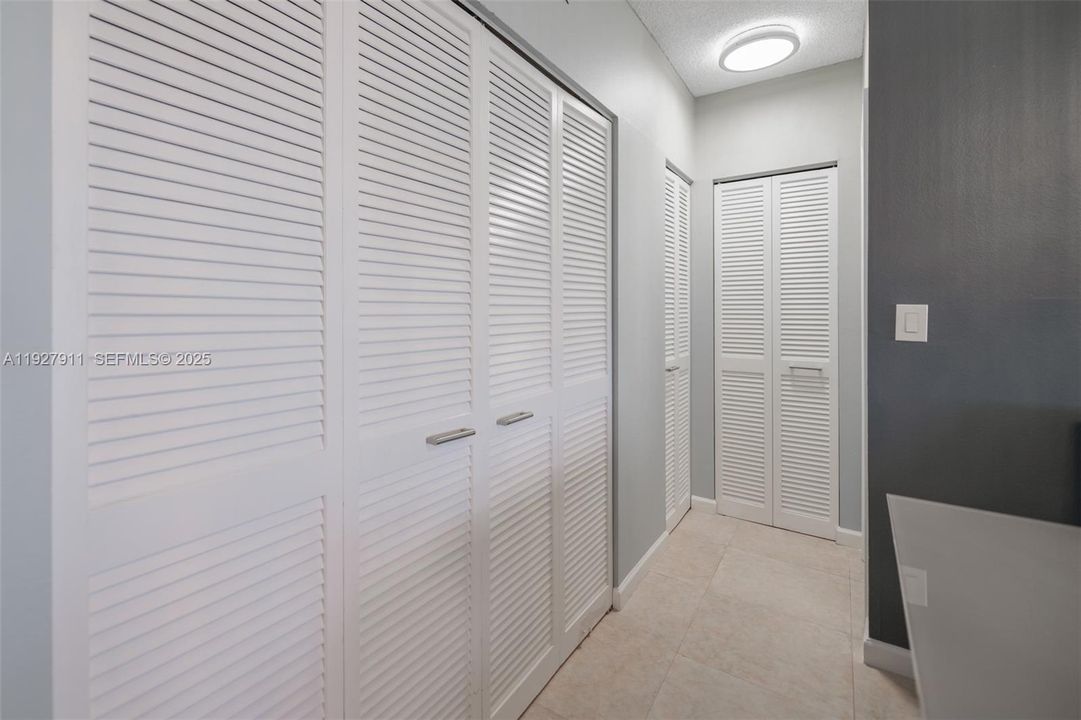 待售: $415,000 (1 贝兹, 1 浴室, 870 平方英尺)