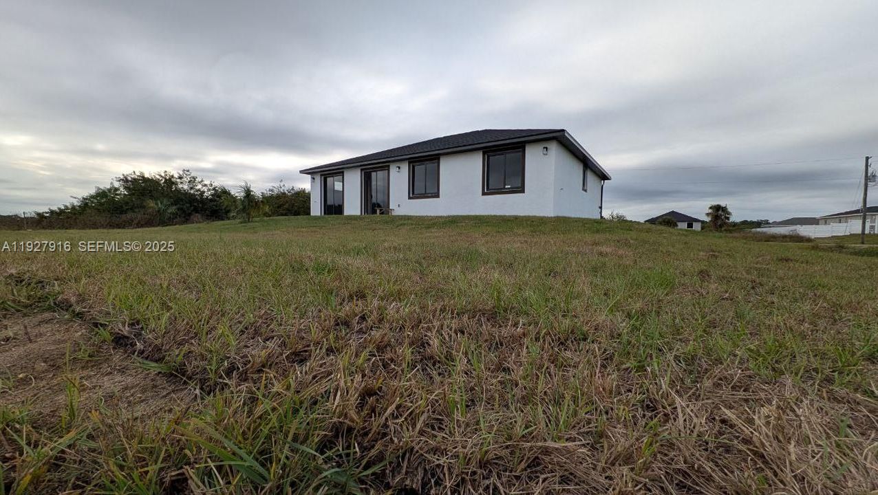 For Sale: $375,000 (3 beds, 2 baths, 1491 Square Feet)