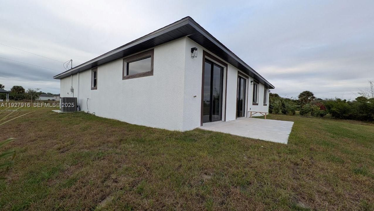 For Sale: $375,000 (3 beds, 2 baths, 1491 Square Feet)