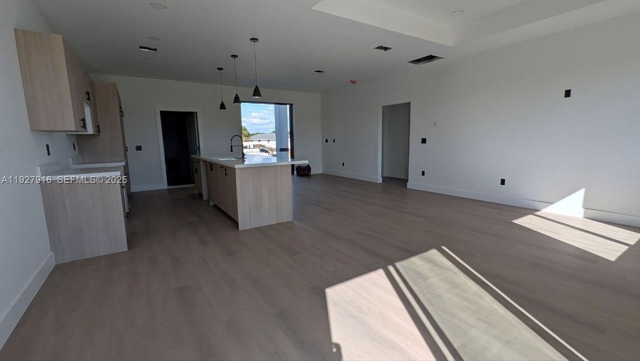 For Sale: $375,000 (3 beds, 2 baths, 1491 Square Feet)