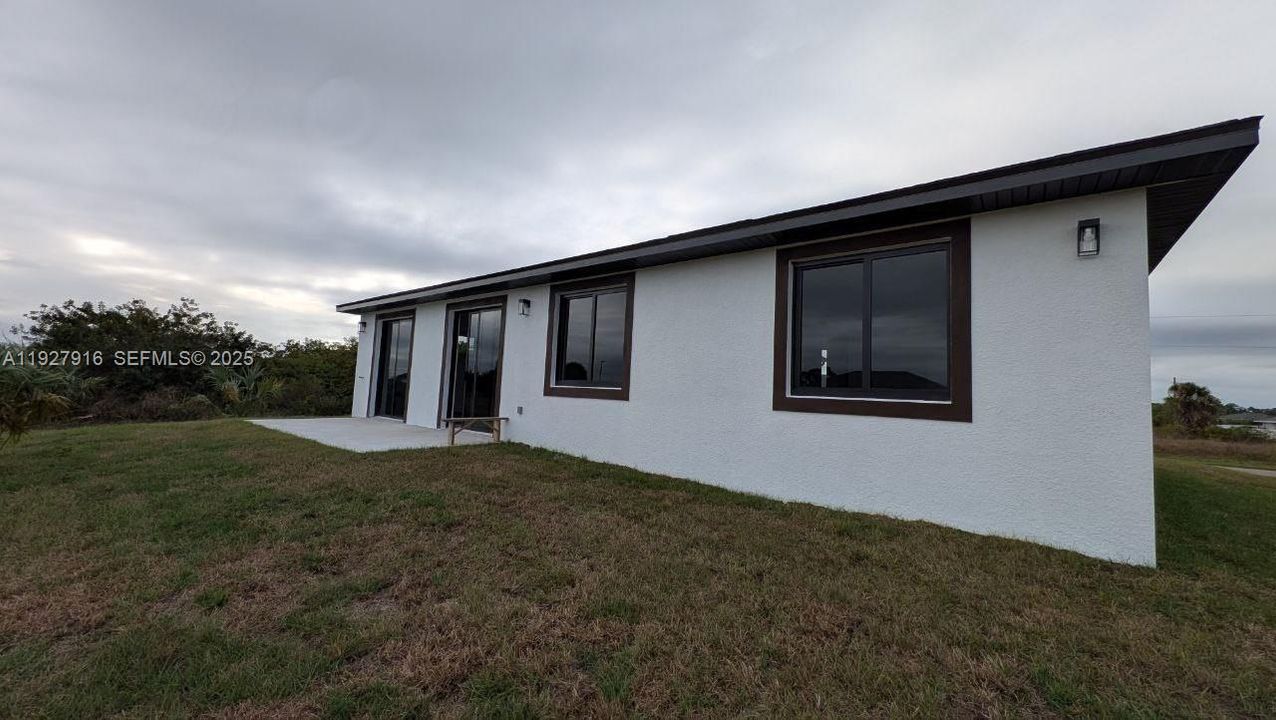 For Sale: $375,000 (3 beds, 2 baths, 1491 Square Feet)