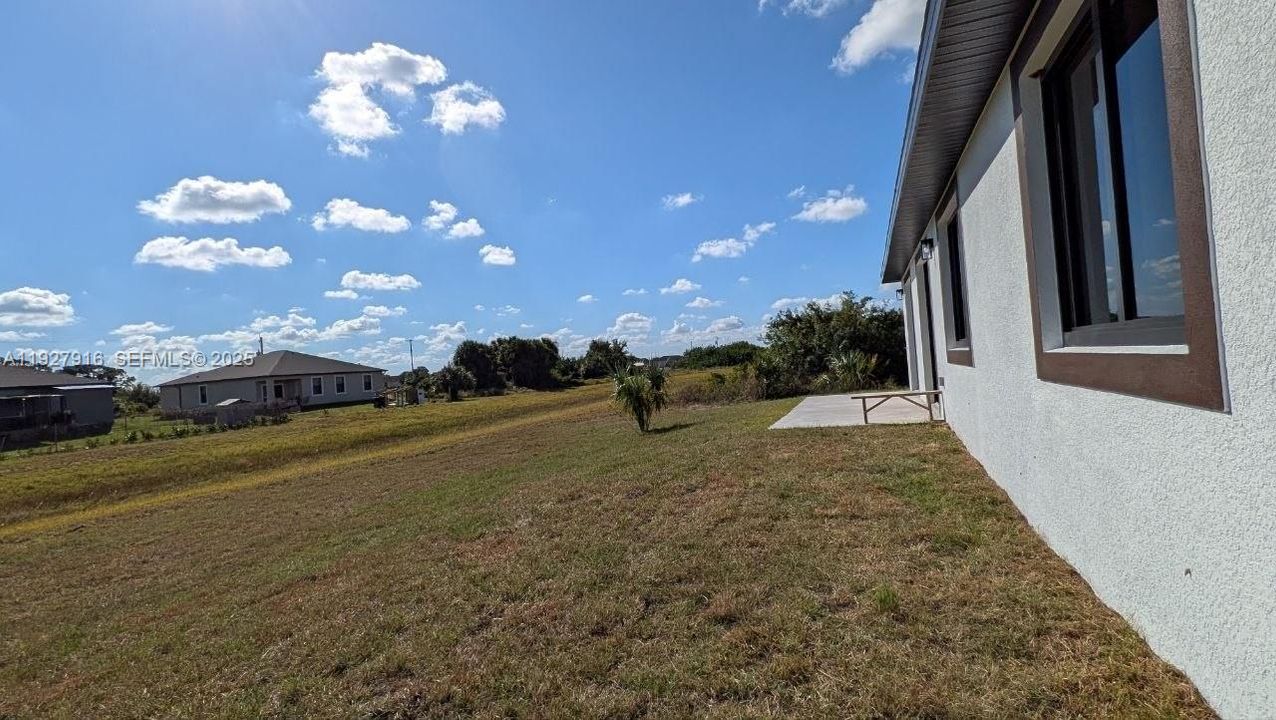 For Sale: $375,000 (3 beds, 2 baths, 1491 Square Feet)