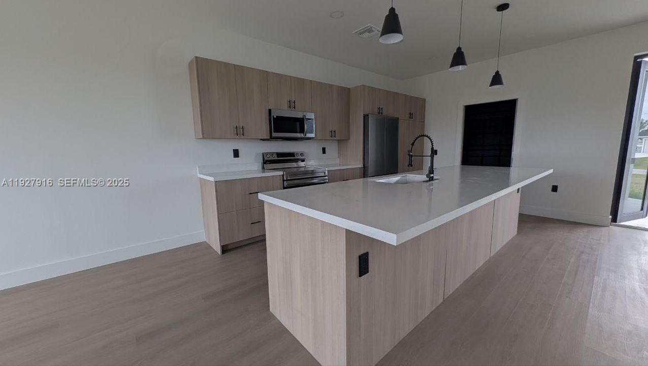 For Sale: $375,000 (3 beds, 2 baths, 1491 Square Feet)