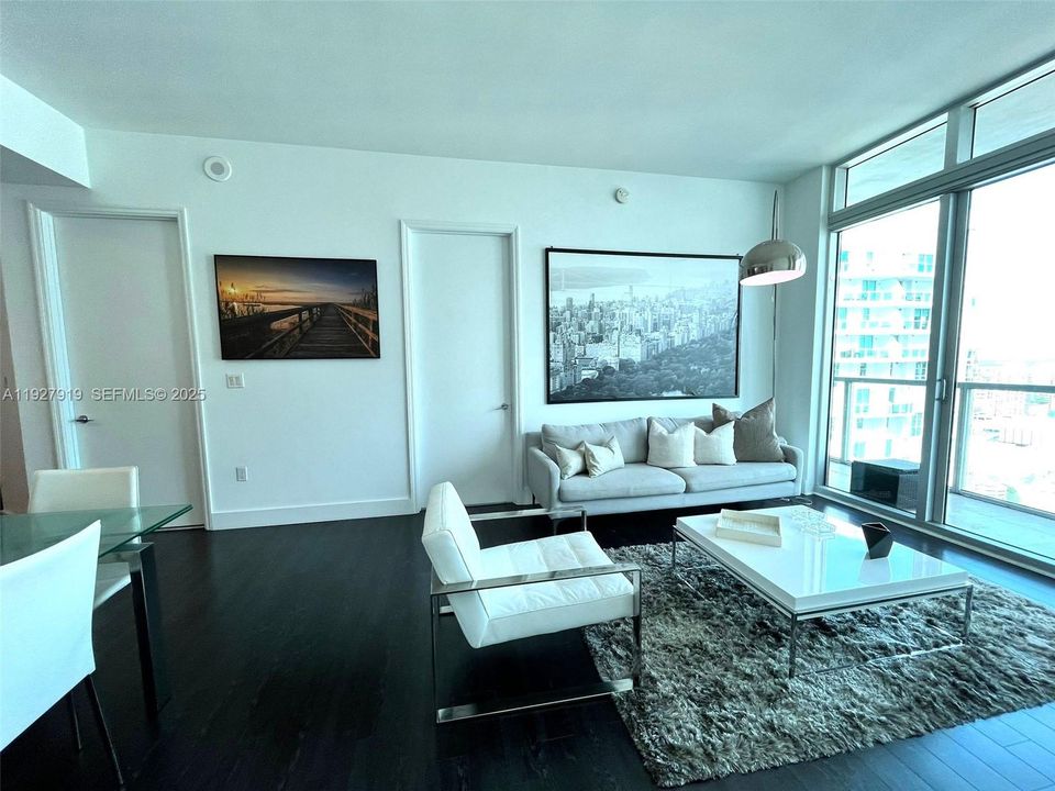 出租: $4,200 (2 贝兹, 2 浴室, 1111 平方英尺)