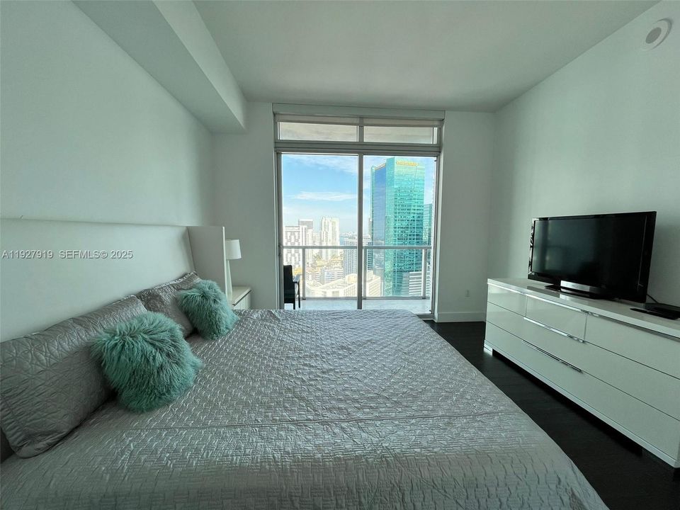 出租: $4,200 (2 贝兹, 2 浴室, 1111 平方英尺)