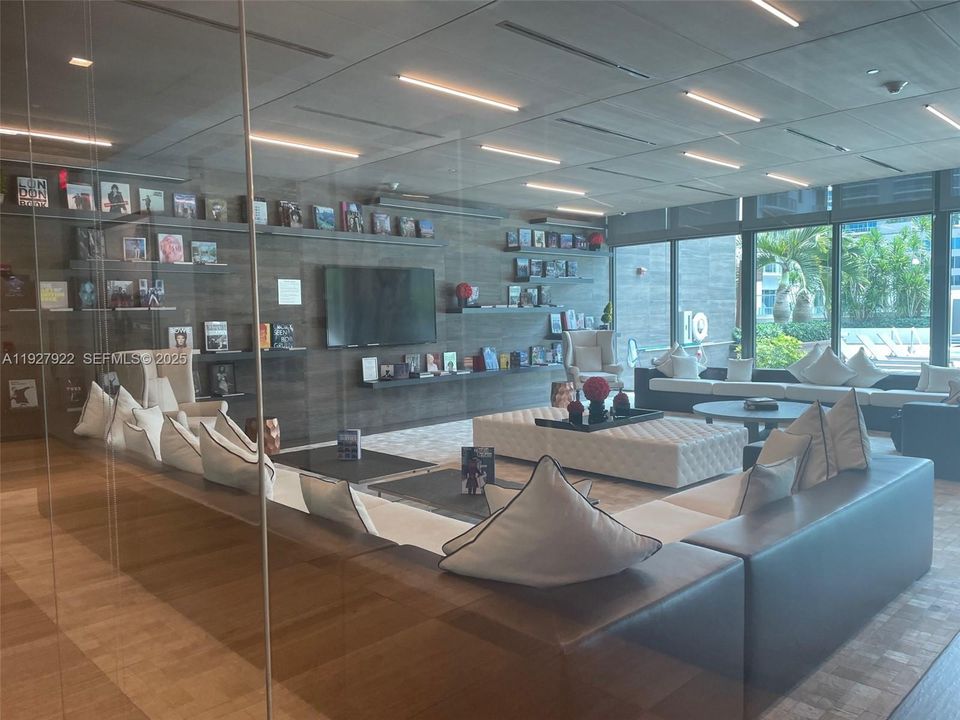 В аренду: $3,950 (1 спален, 1 ванн, 748 Квадратных фут)