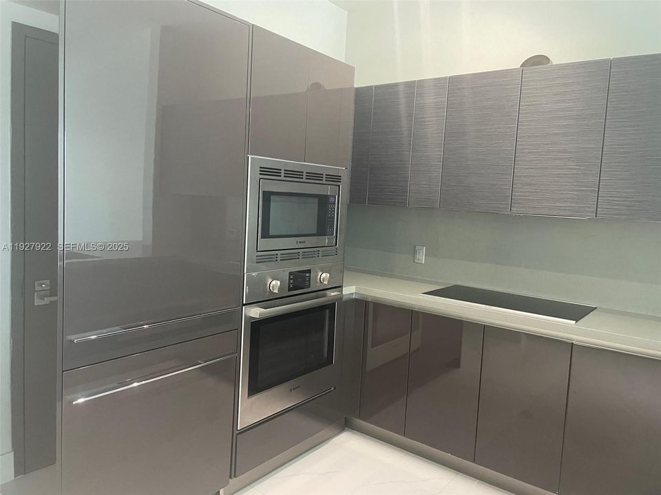 В аренду: $3,950 (1 спален, 1 ванн, 748 Квадратных фут)