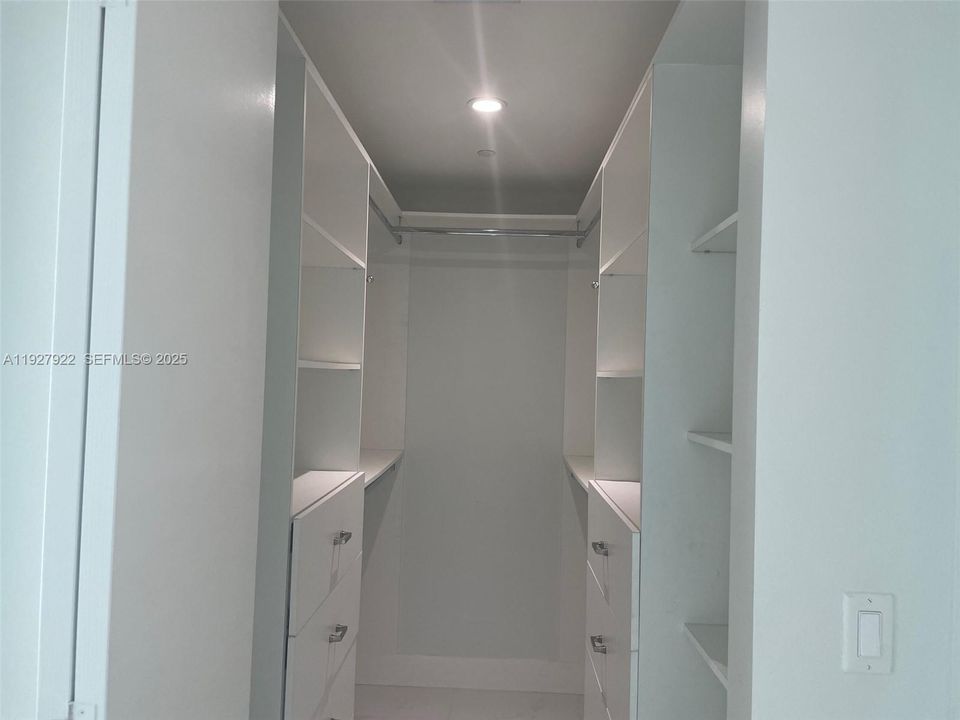 В аренду: $3,950 (1 спален, 1 ванн, 748 Квадратных фут)