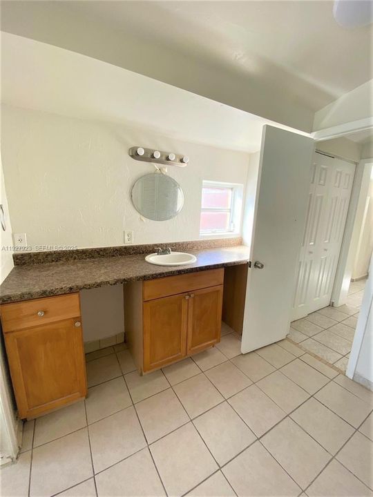 В аренду: $1,700 (1 спален, 1 ванн, 700 Квадратных фут)