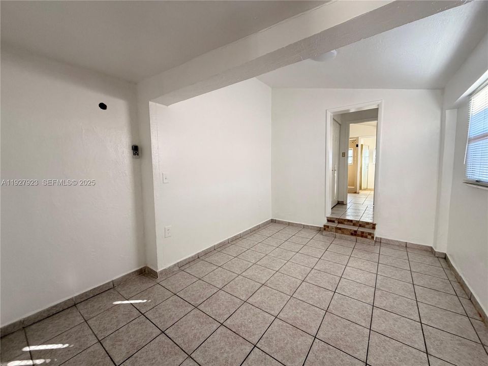 В аренду: $1,700 (1 спален, 1 ванн, 700 Квадратных фут)