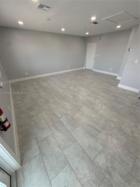 В аренду: $3,500 (0 спален, 0 ванн, 0 Квадратных фут)