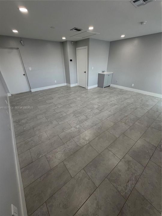 В аренду: $3,500 (0 спален, 0 ванн, 0 Квадратных фут)