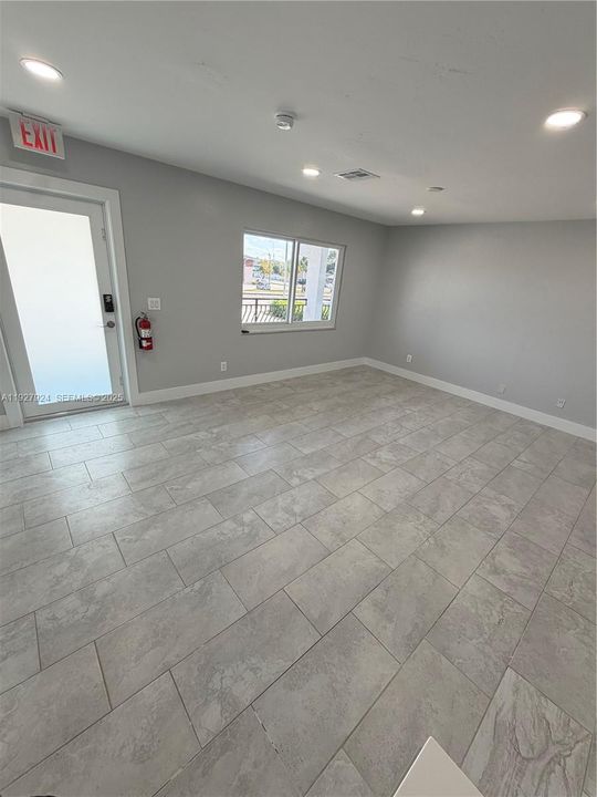 В аренду: $3,500 (0 спален, 0 ванн, 0 Квадратных фут)