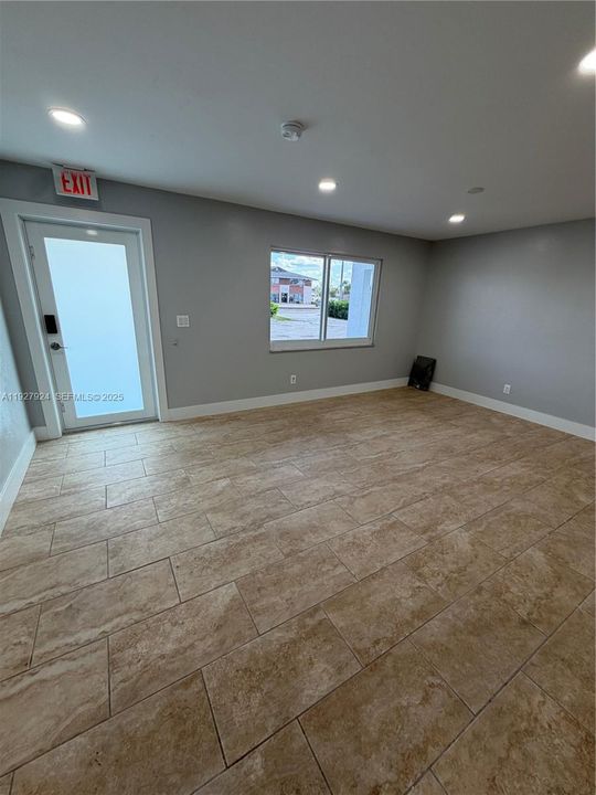 В аренду: $3,500 (0 спален, 0 ванн, 0 Квадратных фут)