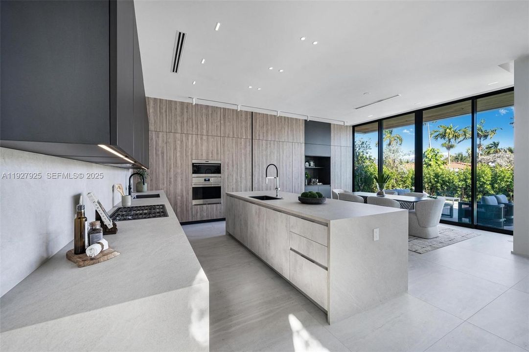 待售: $4,999,000 (6 贝兹, 6 浴室, 3768 平方英尺)