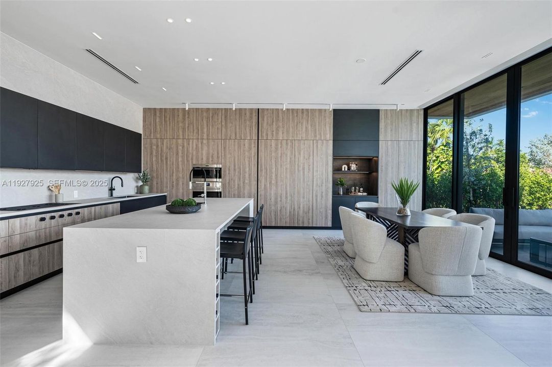 待售: $4,999,000 (6 贝兹, 6 浴室, 3768 平方英尺)