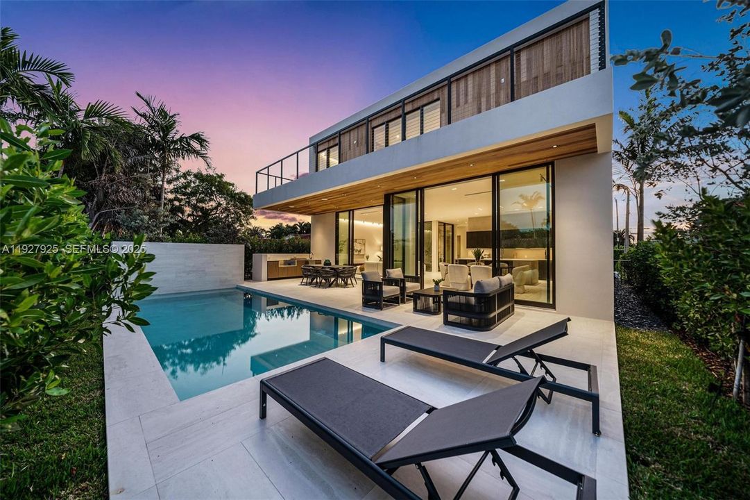 待售: $4,999,000 (6 贝兹, 6 浴室, 3768 平方英尺)