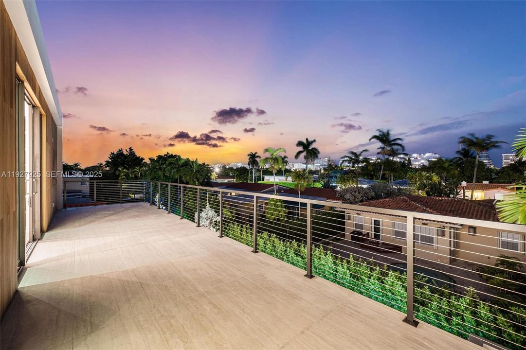 待售: $4,999,000 (6 贝兹, 6 浴室, 3768 平方英尺)