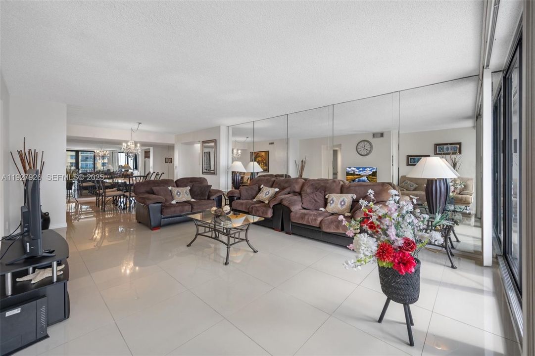 For Sale: $495,000 (2 beds, 2 baths, 1240 Square Feet)