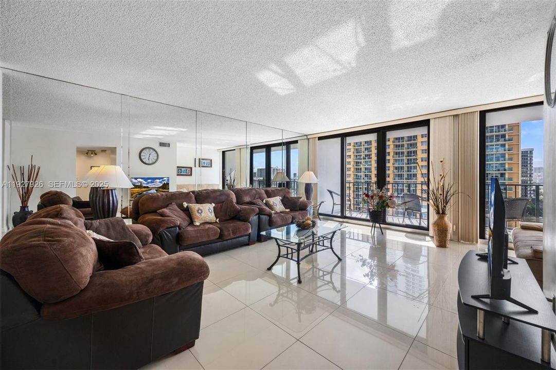 For Sale: $495,000 (2 beds, 2 baths, 1240 Square Feet)