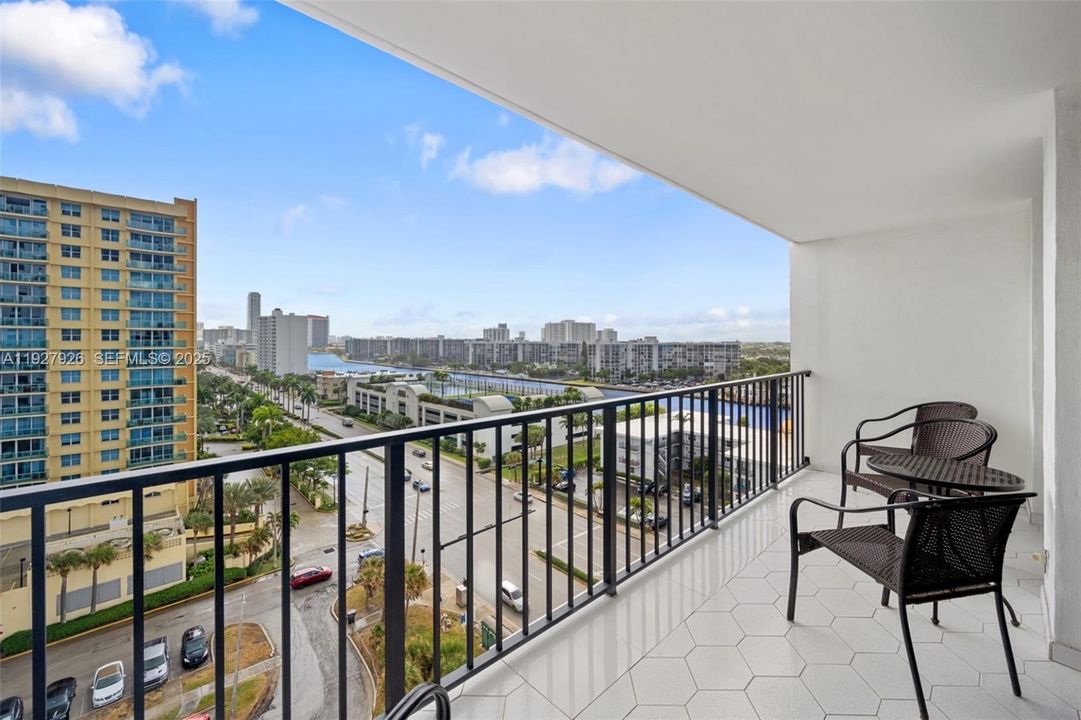 For Sale: $495,000 (2 beds, 2 baths, 1240 Square Feet)