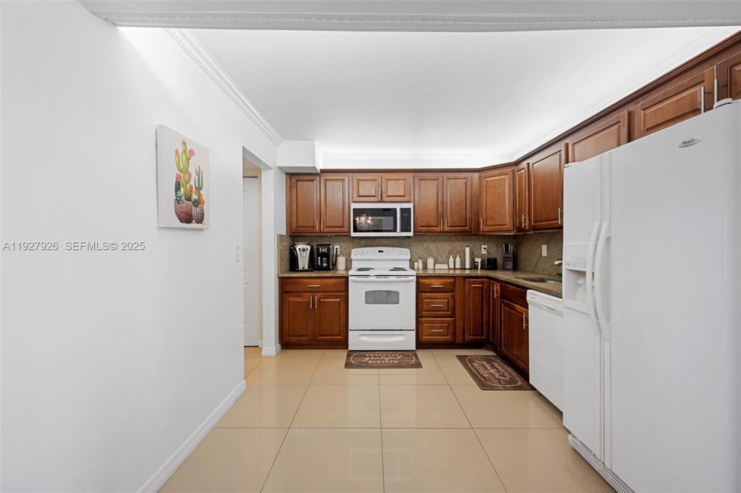 For Sale: $495,000 (2 beds, 2 baths, 1240 Square Feet)