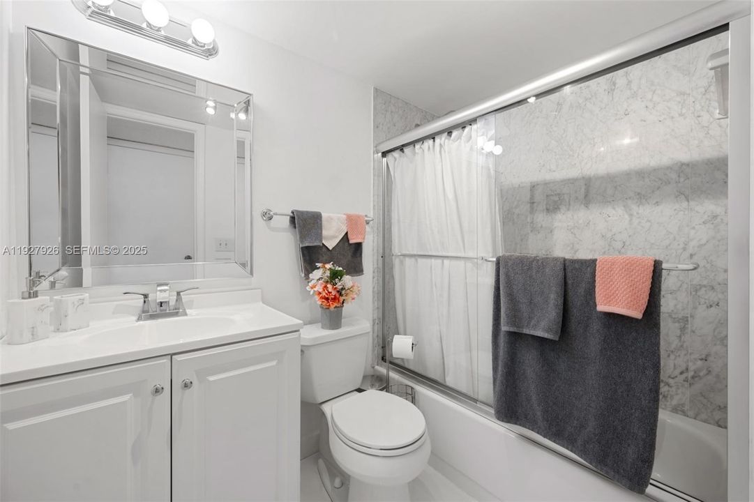 For Sale: $495,000 (2 beds, 2 baths, 1240 Square Feet)