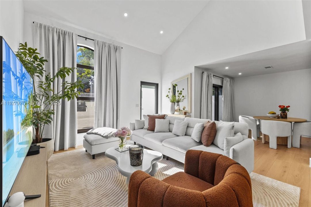 На продажу: $739,000 (3 спален, 2 ванн, 1495 Квадратных фут)