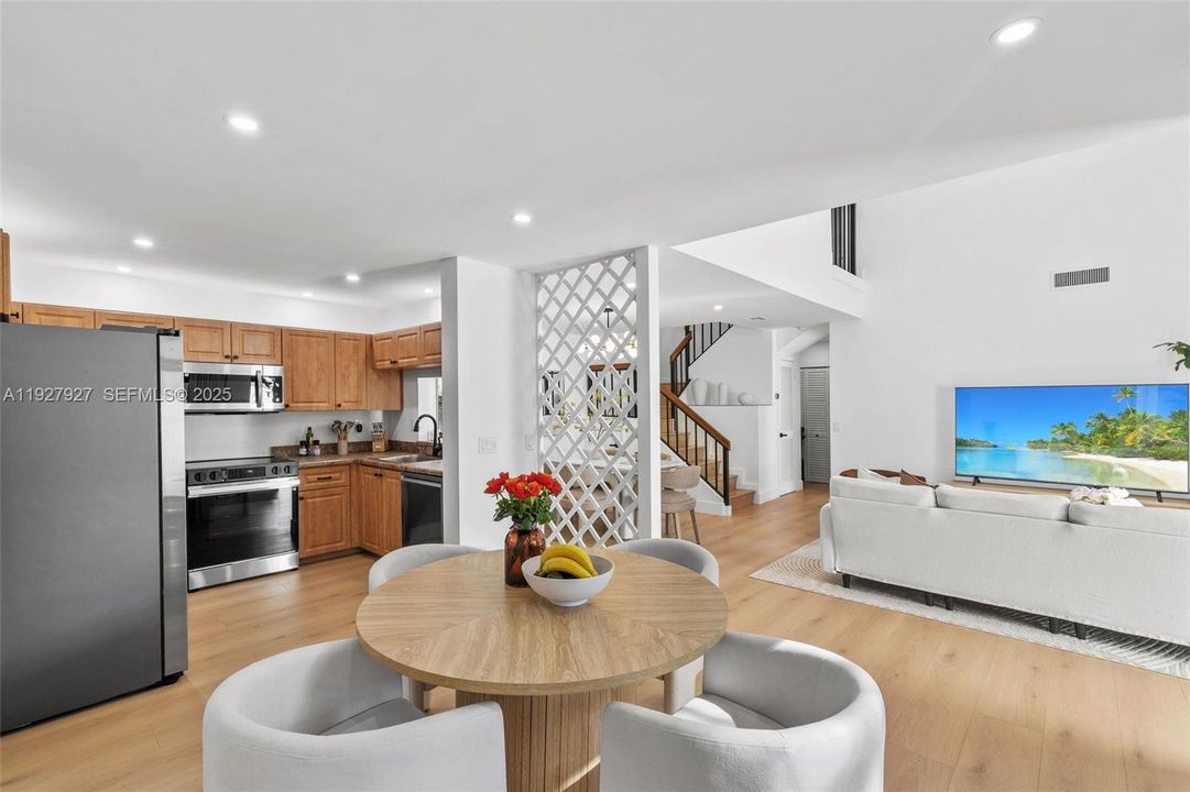 На продажу: $739,000 (3 спален, 2 ванн, 1495 Квадратных фут)