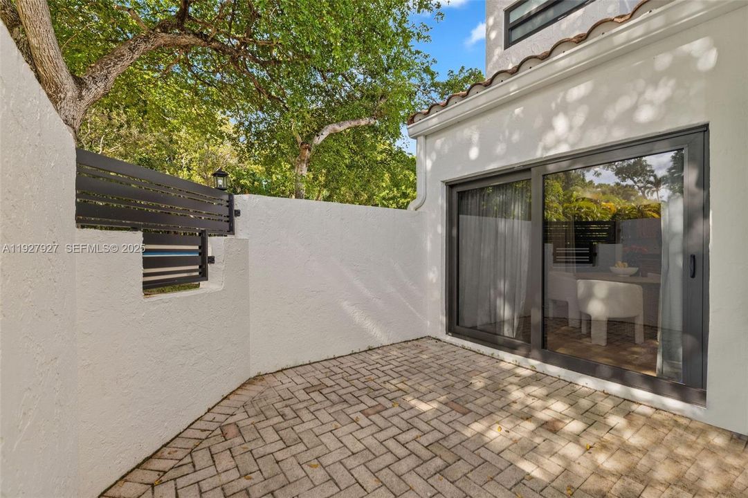 На продажу: $739,000 (3 спален, 2 ванн, 1495 Квадратных фут)