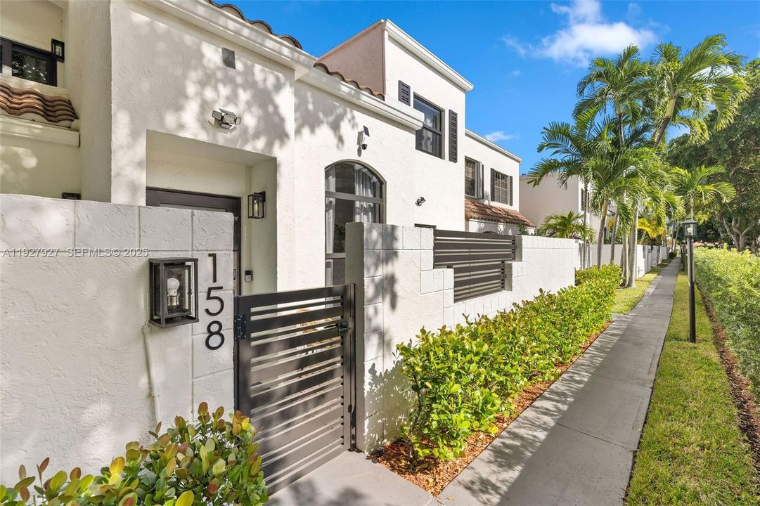 На продажу: $739,000 (3 спален, 2 ванн, 1495 Квадратных фут)