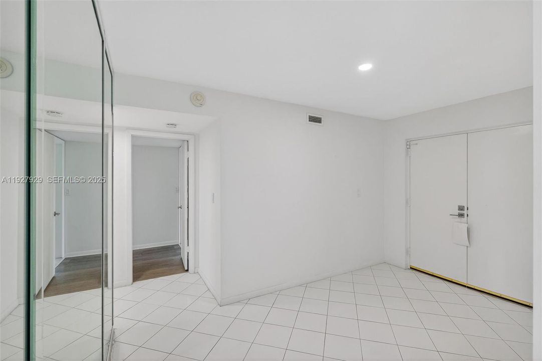 В аренду: $8,900 (2 спален, 2 ванн, 1670 Квадратных фут)