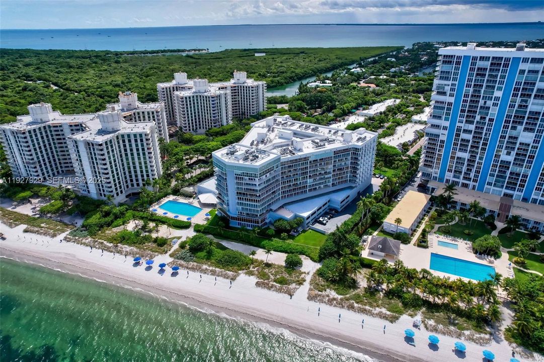 В аренду: $8,900 (2 спален, 2 ванн, 1670 Квадратных фут)