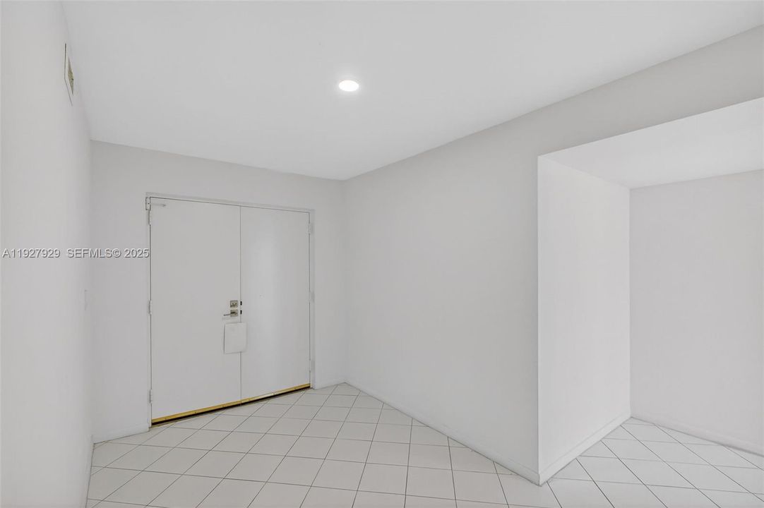 В аренду: $8,900 (2 спален, 2 ванн, 1670 Квадратных фут)