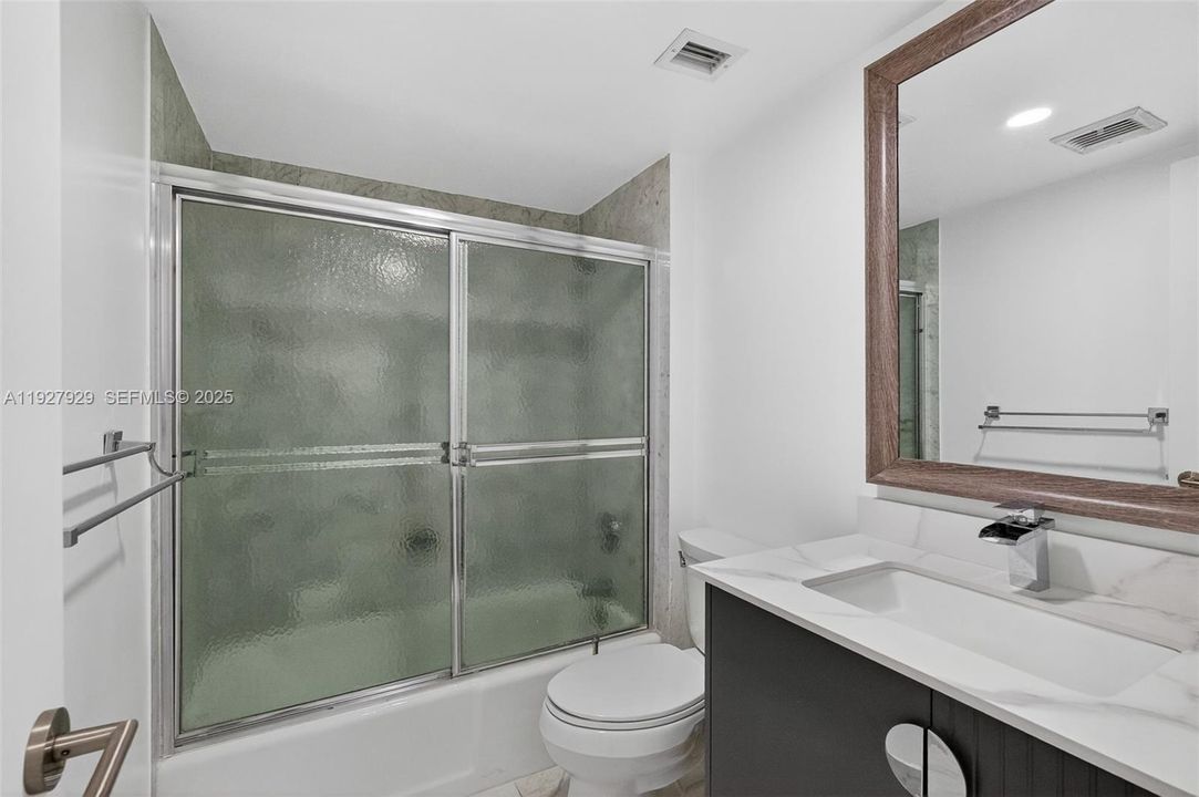 В аренду: $8,900 (2 спален, 2 ванн, 1670 Квадратных фут)