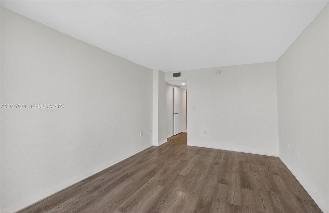 В аренду: $8,900 (2 спален, 2 ванн, 1670 Квадратных фут)