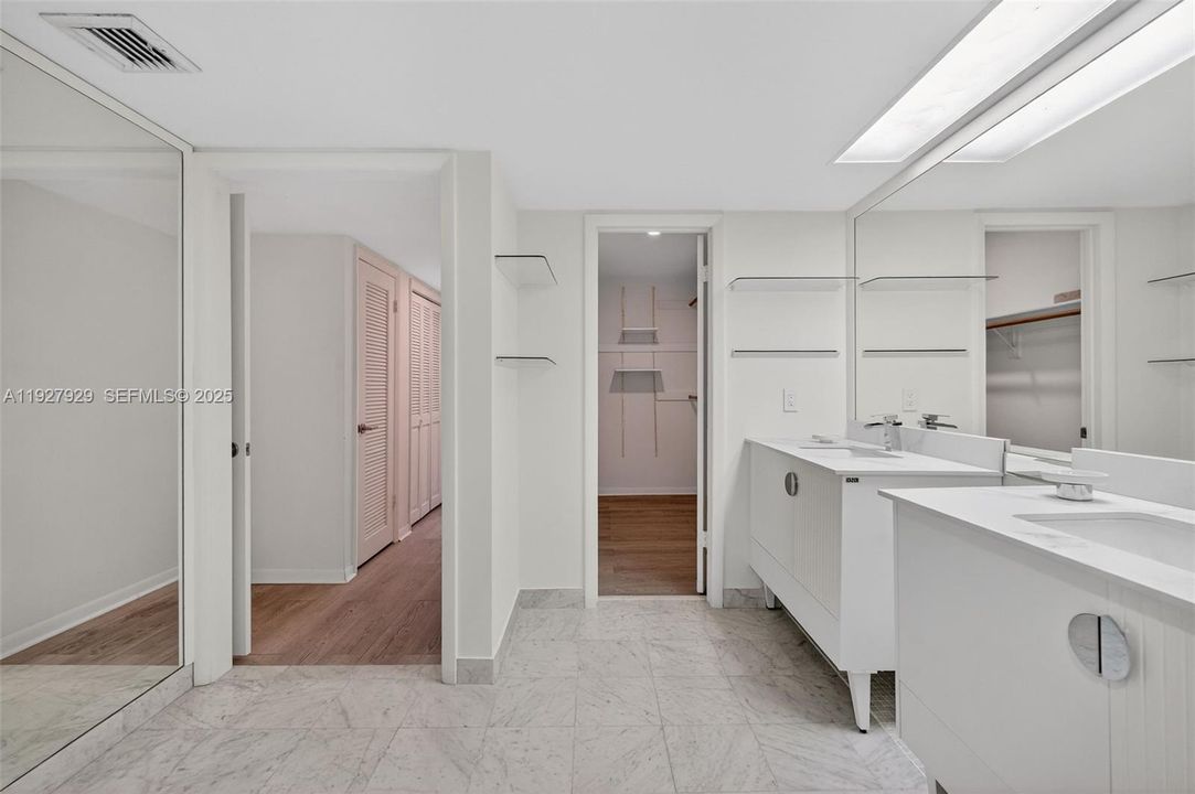 В аренду: $8,900 (2 спален, 2 ванн, 1670 Квадратных фут)