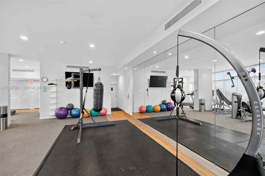 В аренду: $8,900 (2 спален, 2 ванн, 1670 Квадратных фут)