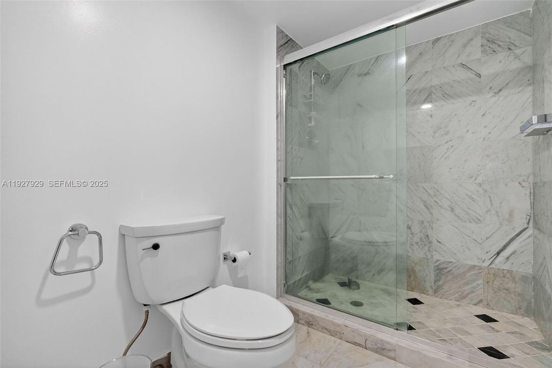 В аренду: $8,900 (2 спален, 2 ванн, 1670 Квадратных фут)