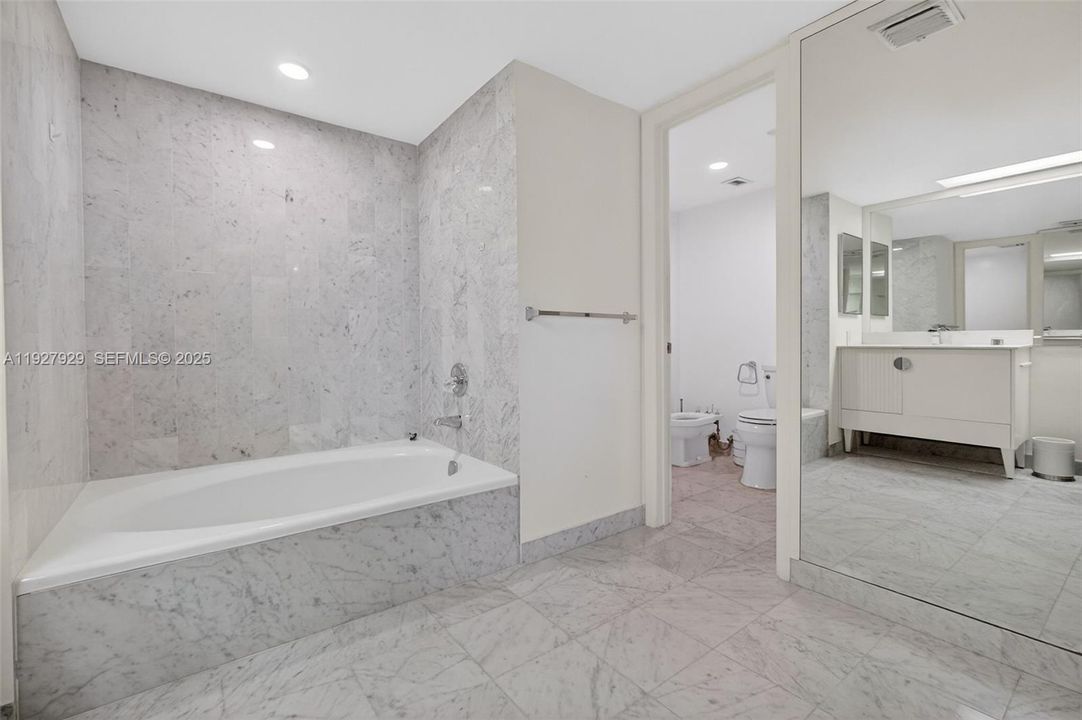 В аренду: $8,900 (2 спален, 2 ванн, 1670 Квадратных фут)