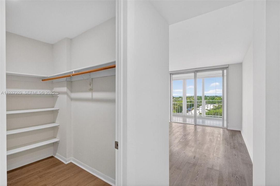 В аренду: $8,900 (2 спален, 2 ванн, 1670 Квадратных фут)