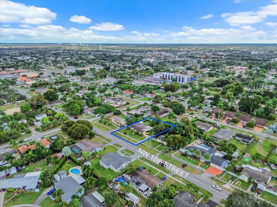 На продажу: $550,000 (3 спален, 2 ванн, 1834 Квадратных фут)