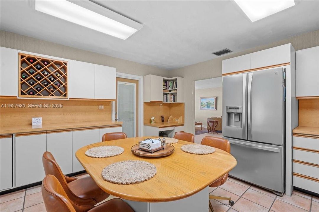 На продажу: $550,000 (3 спален, 2 ванн, 1834 Квадратных фут)